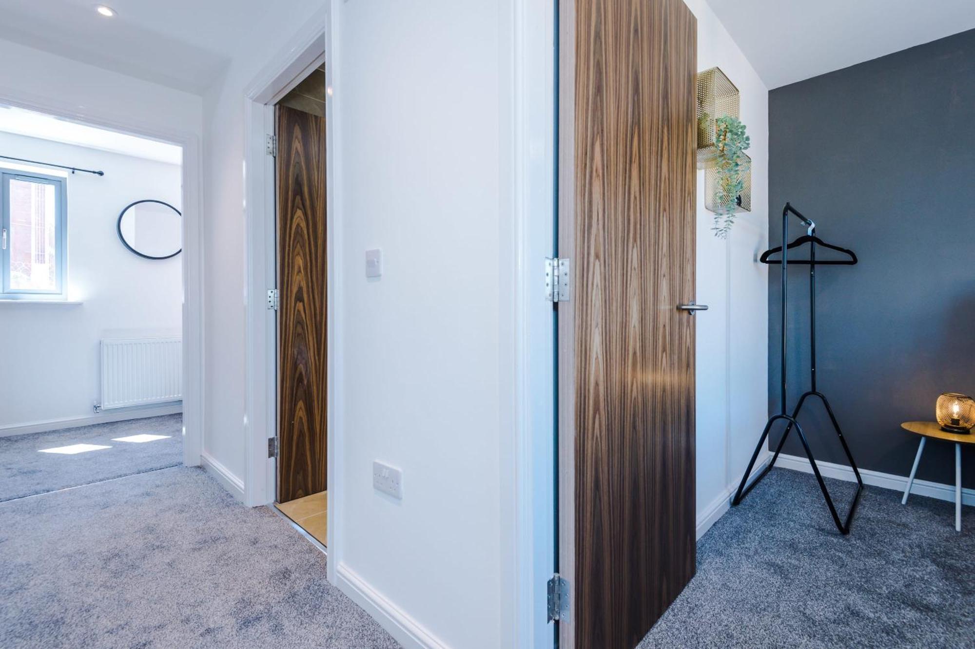 Rest&Recharge At Waterway House Villa Manchester Exterior photo